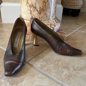 Via Spiga brown leather with gold 3 inch heel size 6 1/2 pump